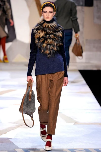 Look 8